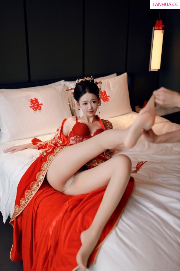 唐安琪  [XiuRen]高清写真图 2024.08.05 No.8972 唐安琪 性感新娘装第25张图片